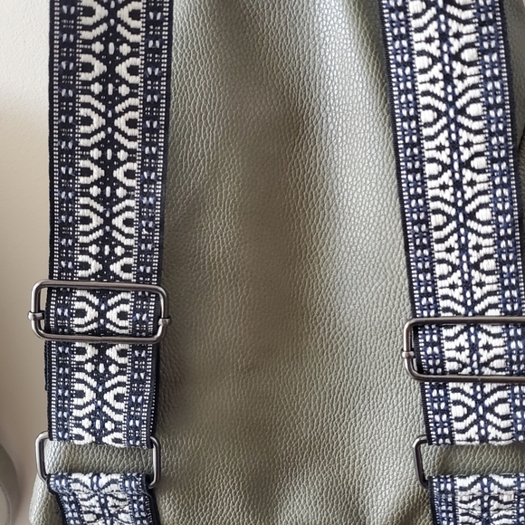 Atmosphere Vegan leather Backpack - Khaki colour with trendy traps contrast - Picture 12 of 13